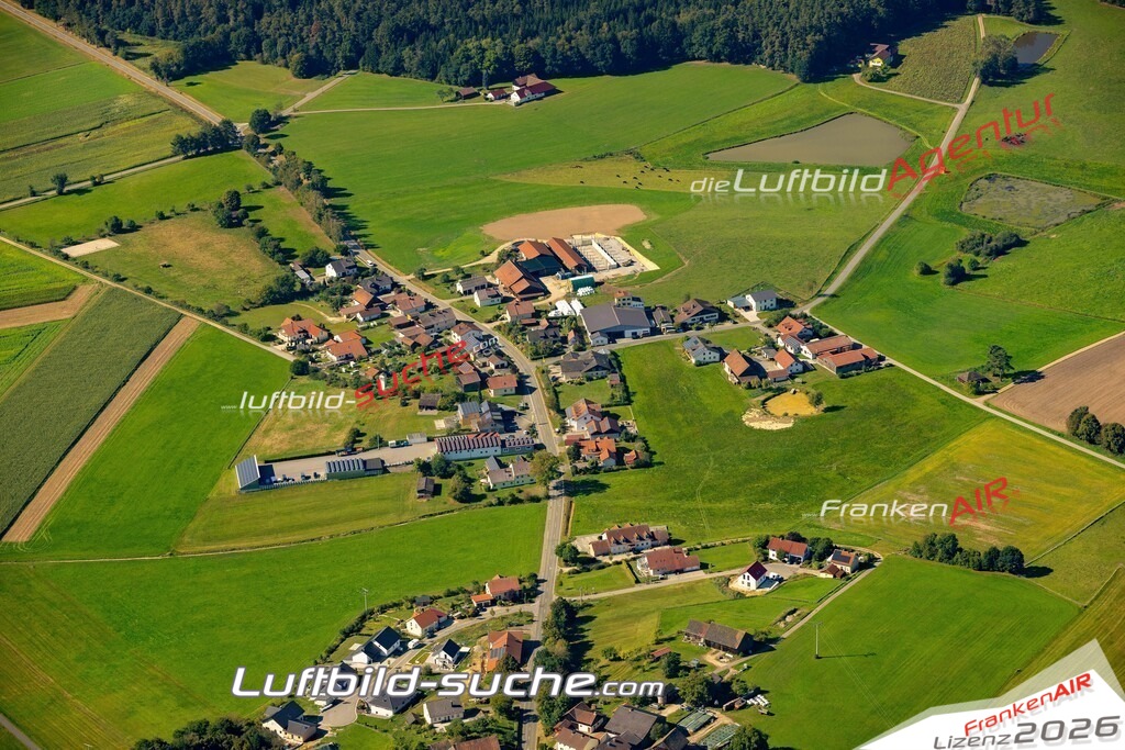 Das Luftbild zeigt : Seigen Roding - Die Luftaufnahme wurde 2023 vom UL-Flugzeug aus erstellt ( keine Drohne ) - Hochauflösende Luftaufnahme - Für grossformatige Ausdrucke geeignet. Die Geschenkidee !Mit Lizenz und Bildrechte bestellbar
