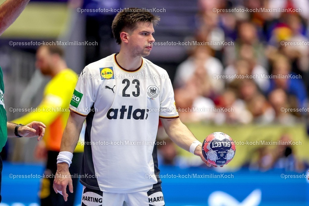 EHF15012602165 | 15.01.2026, Handball, Men's EHF EURO 2026, Deutschland - Österreich, Jyske Bank Boxen in Herning, Dänemark, Preliminary Round:  Renars Uscins (Germany #23) 
