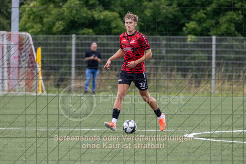 20250726_181746_0102 | #,TSV Bad Boll (rot/schwarz) vs. TSVGG Plattenhardt (blau/rot), Fussball, DB-Regio-WFW-Pokal - wfv, 1.Runde, Saison 2025/2026, Kunstrasenplatz, Erlengarten 37, 73087 Bad Boll, 26.07.2025 - 17:30 Uhr,Foto: PhotoPeet-Sportfotografie/Peter Harich