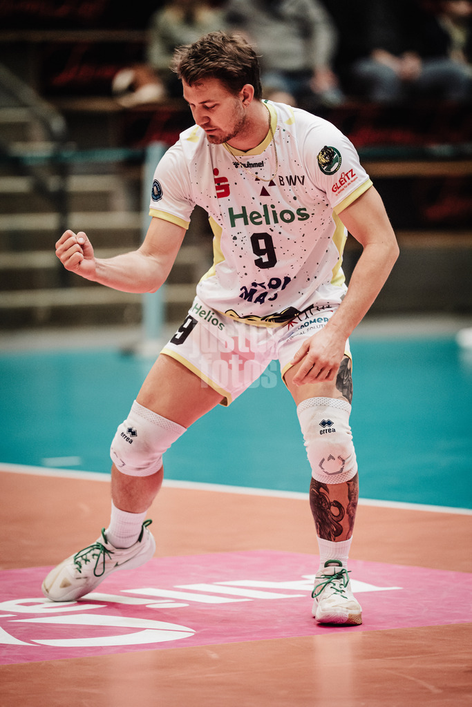 Volleyball | Herren | Saison 2025/2026 | Volleyball Ligacup | FT 1844 Freiburg vs. Helios GRIZZLYS Giesen | 12.10.2024 | John Hatch (#9, Helios GRIZZLYS Giesen) jubelt und ballt die Faust