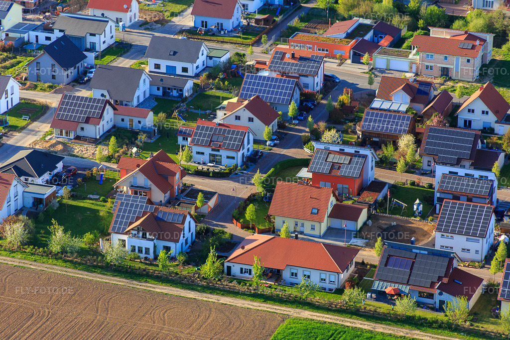 Luftbild: Ahornweg in Steinweiler im Bundesland Rheinland-Pfalz in Deutschland. Foto: IMG_077385.jpg vom 21.04.2015 durch Werner Riehm/FLY-FOTO.de