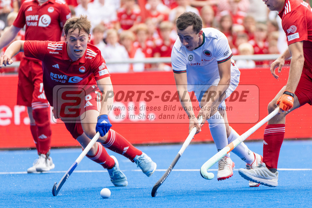 Final4_20250601-1351-HK108558 | Krefeld, Deutschland, 01.06.2025:  Feldhockey Final4 2025 – „Deutsche Feldhockey-Meisterschaften 2025“ Crefelder HTC - Rot-Weiss Köln (Finale Herren) im Gerd-Wellen-Hockeyanlage am 01.06.2025 in Krefeld, Deutschland. (Foto von Kramhöller/Fehrmann/Kaste)Krefeld, Germany, 01.06.2025: Feldhockey Final4 2025 – „Deutsche Feldhockey-Meisterschaften 2025“ Harvestehuder HTC - Düsseldorfer HC (Finale Damen) in Gerd-Wellen-Hockeyanlage at 01.06.2025 in Krefeld, Deutschland. (Foto from Kramhöller/Fehrmann/Kaste)