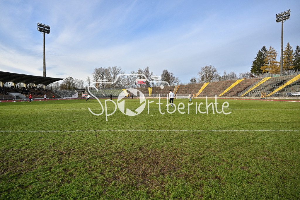 TSV Schwaben Augsburg - FC Augsburg II | das alte Rosenaustadion in Augsburg leuchtet in der Sonne / Symbolbild / Schnee / Winter / Eis / Symbolbidl /Regionalliga Bayern: TSV Schwaben Augsburg - FC Augsburg II, Rosenaustadion am 23.11.2024