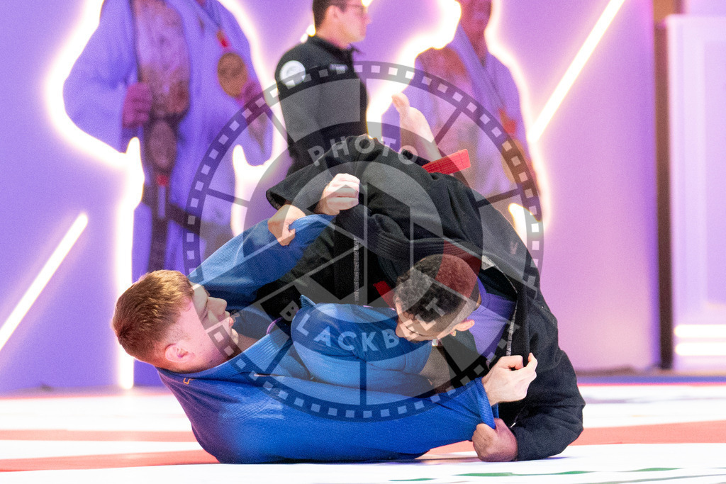 20231109PBB5423 | Fighters compete during the AJP World Professional Championship in the Mubadala Arena in Abu Dhabi, Arab United Emirates, on November 9, 2023.