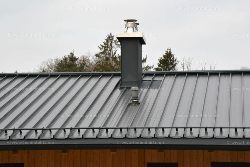 bib-lg11-spenglerarbeiten-0199 | Nach LV-Leistungsgruppen sortierte Detailfotos über den Bau eines Hauses. Alle Hausbau-Bilder direkt vom Urheber und Autor der Website Haus-Selber-Bauen.com
