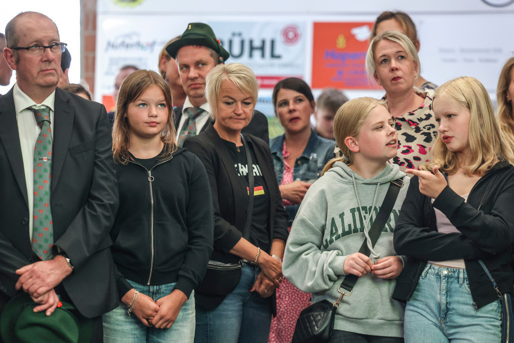 top-top.de 20240705-137 | Foto, Video, Fotografie, Videografie, Fotobox, DJ, Discjockey, Musik, Musikbox, Veranstaltung, Photobooth, Amazon, Ebay, Buchtipp, Bestseller, Autor, Verlag, Buch, Wesel, Hamminkeln, NRW, Dinslaken, Rees, Drohne, Hochzeit, Party, Fotobox, Wesel, Fotograf