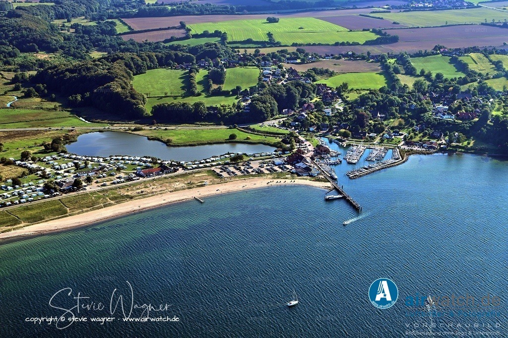 Luftbild Langballig - Seit 2016 verkehrt die Passagierschiff-Route Feodora II von Mai bis Oktober | Seit 2016 verkehrt die Passagierschiff-Route Feodora II von Mai bis Oktober viermal wöchentlich nach Sønderborg (Dänemark). Zudem wurde 2019 eine Fahrradfähre zwischen Langballigau, Brunsnæs und Egernsund eingerichtet.