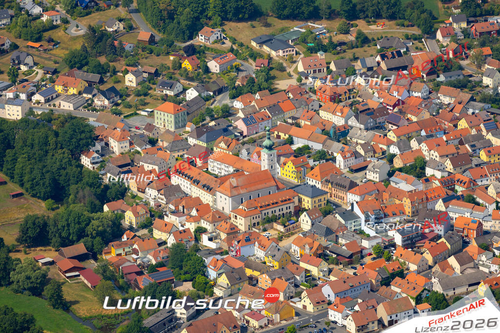 Das Luftbild der Stadt Pressath wurde 2022 vom Flugzeug heraus erstellt (keine Drohnen-Aufnahmen) Aufnahmehöhe ca.450 Meter- hohe Bildauflösung und Druck-Qualität. Garantiert!