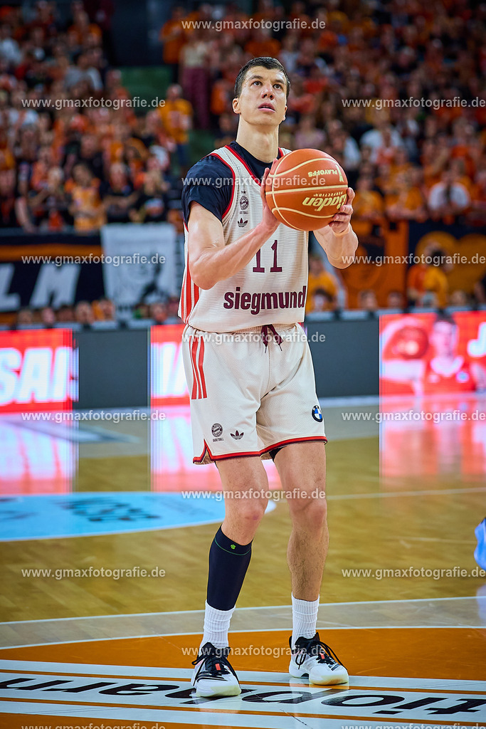 GER, ratiopharm ulm gegen FC Bayern, Basketball, 2. PlayOff, Finale, EasyCredit Bundesliga, Spielzeit 2024/2025, 18.06.2025 | Vlqadimir Lucic (FC Bayern, #11) beim FreiwurfGER, ratiopharm ulm gegen FC Bayern, Basketball, 2. PlayOff, Finale, EasyCredit Bundesliga, Spielzeit 2024/2025, 18.06.2025Foto: Eibner-Pressefoto/Gerald Oelze-de Stoppany