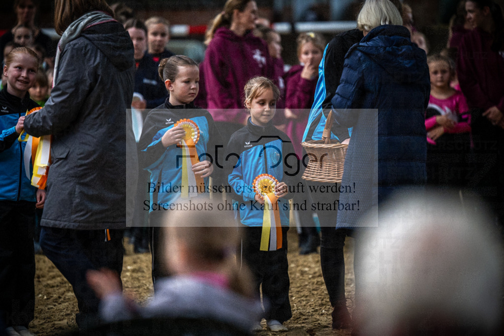 DOS_0144 | Entdecke hochwertige Reitturnierfotos von Foto Oger. Professionell, emotional und authentisch – jetzt Lieblingsmomente im Shop bestellen.Deutschlandweite Turnierfotografie. - Realisiert mit Pictrs.com