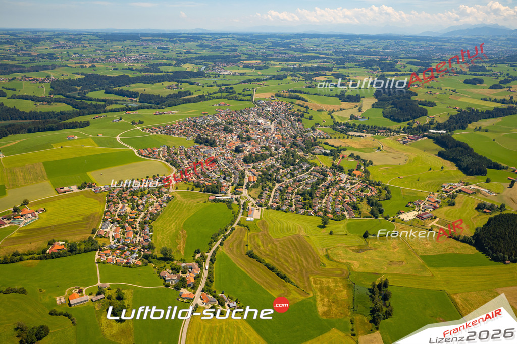 Das Luftbild zeigt :  Altusried - Die Luftaufnahme wurde 2024 vom UL-Flugzeug aus erstellt ( keine Drohne ) - Hochauflösende Luftaufnahme - Für grossformatige Ausdrucke geeignet. Die Geschenkidee !Mit Lizenz und Bildrechte bestellbar