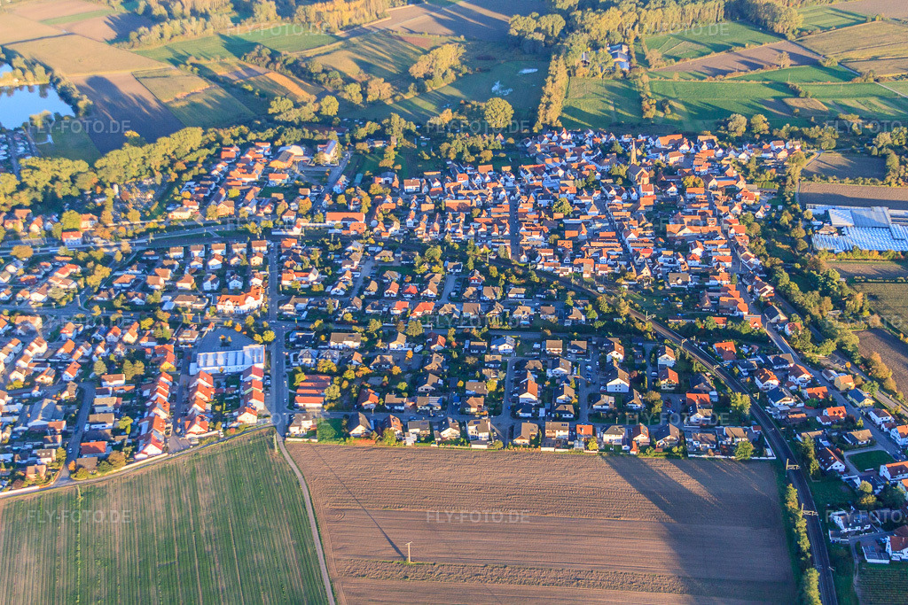 Luftbild: Schillerstr im Ortsteil Sondernheim in Germersheim im Bundesland Rheinland-Pfalz in Deutschland. Foto: IMG_60203.jpg vom 13.10.2013 durch Werner Riehm/FLY-FOTO.de