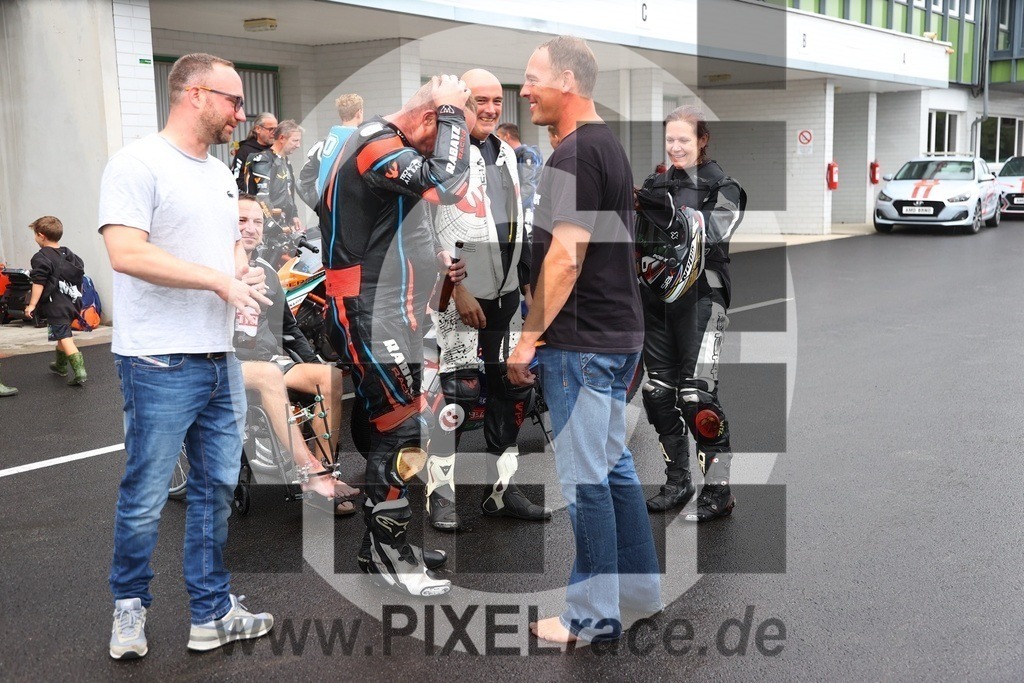 social-20250830_08234 | Schöne Erinnerungen an spannende Momente - das festzuhalten ist unser Job. PIXELrace.de ist seit 2003 auf den Rennstrecken Europas unterwegs um die Action draußen beim Fahren und die wunderbare Stimmung imm Fahrerlager für euch einzufangen.