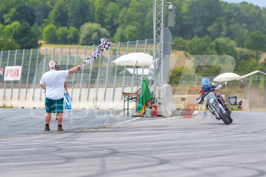 SuperMoto_Staatsmeisterschaft_Fuglau-889 | GRIPcapture steht für authentische Sportfotografie in Österreich – für Momente, die mehr sind als Geschwindigkeit oder Ergebnis. Es geht um Emotion, Spannung, Fokus und den Augenblick, der oft nur einen Wimpernschlag dauert.Ob Motorsport, Teamsport oder 