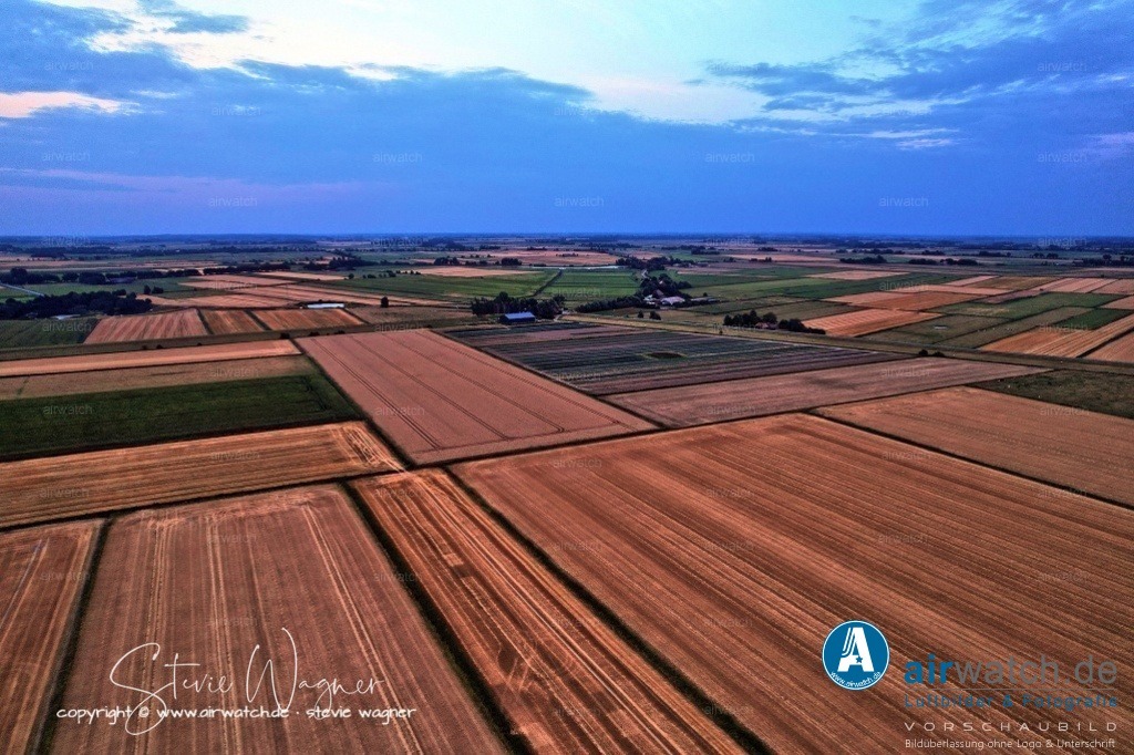 Windpark - Simonsberg | Entdecken Sie atemberaubende Luftbilder und Fotografien auf airwatch.de - Tauchen Sie ein in eine Welt voller faszinierender Aufnahmen aus der Vogelperspektive.