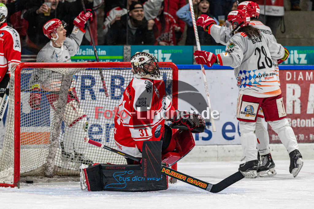 Halbfinale Spiel 1 TSV Peißenberg Miners vs TEV Miesbach | Eishockey Bayernliga Playoffs 2023/2024, Halbfinale Spiel 1 TSV Peißenberg Miners vs TEV Miesbach, 20240308,
Tor Miesbach,
2024-03-08 in Peißenberg (Eisstadion)
31 Korbinian SERTL (Miners Goali 31), 28 Aziz EHLIZ (TEV 28)
Copyright: WolfgangxLindner foto-lindner.de