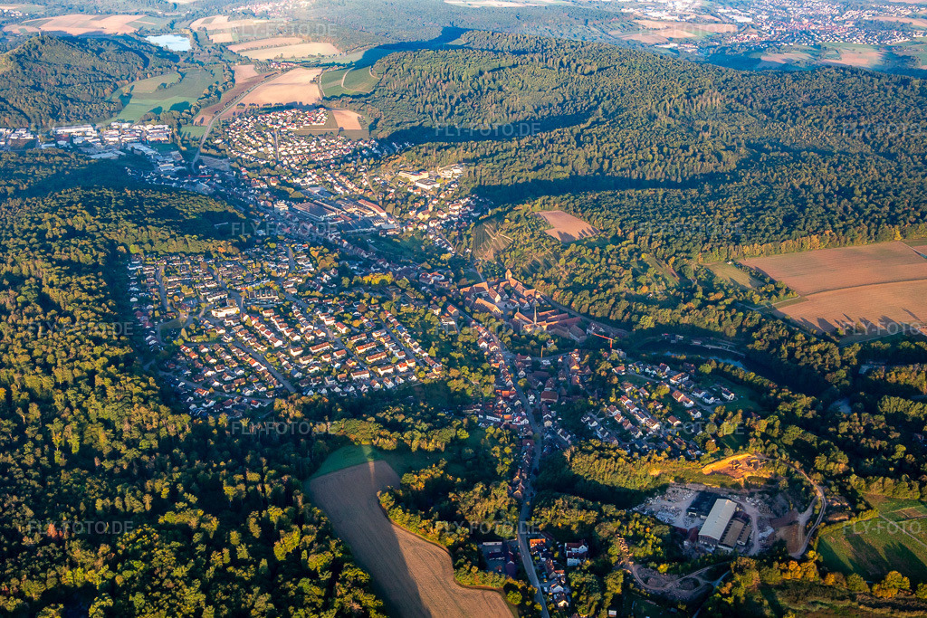 Luftbild: Ortsansicht von Osten in Maulbronn im Bundesland Baden-Württemberg in Deutschland. Foto: IMG_138435.jpg vom 16.09.2023 durch Werner Riehm/FLY-FOTO.de