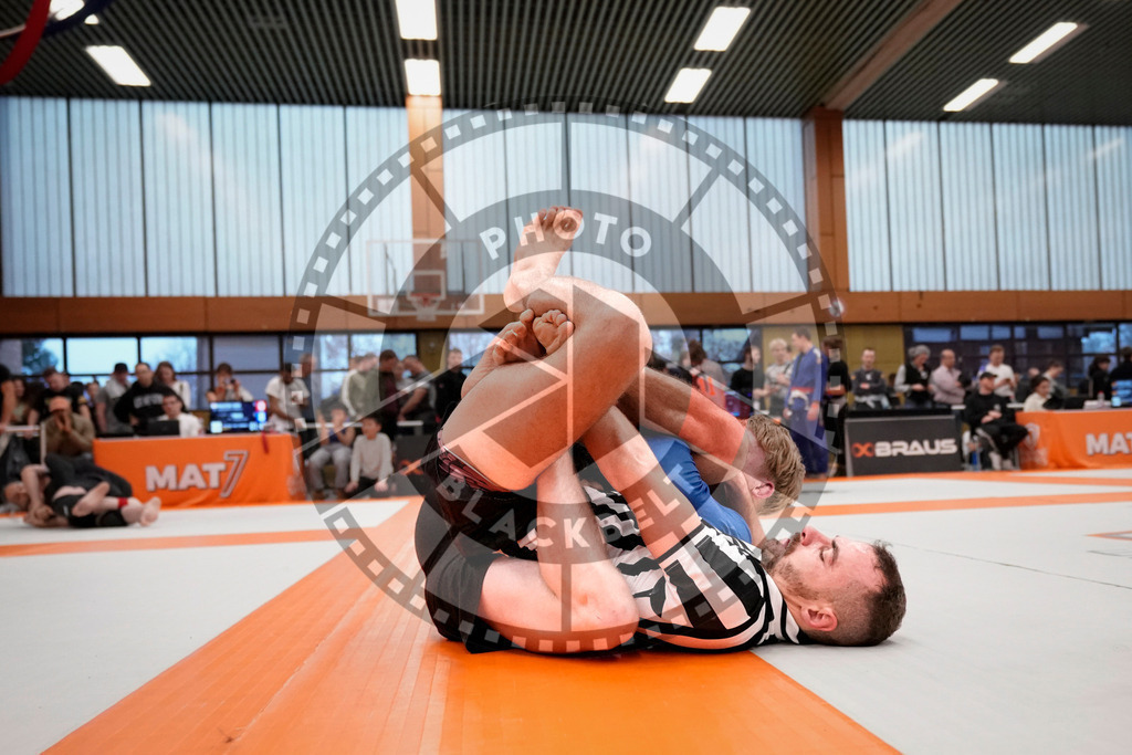 20231125PBB6910 | Fighters compete during the Grappling Industries Jiu-jitsu Championship in Berlin, Germany, on November 25, 2023.