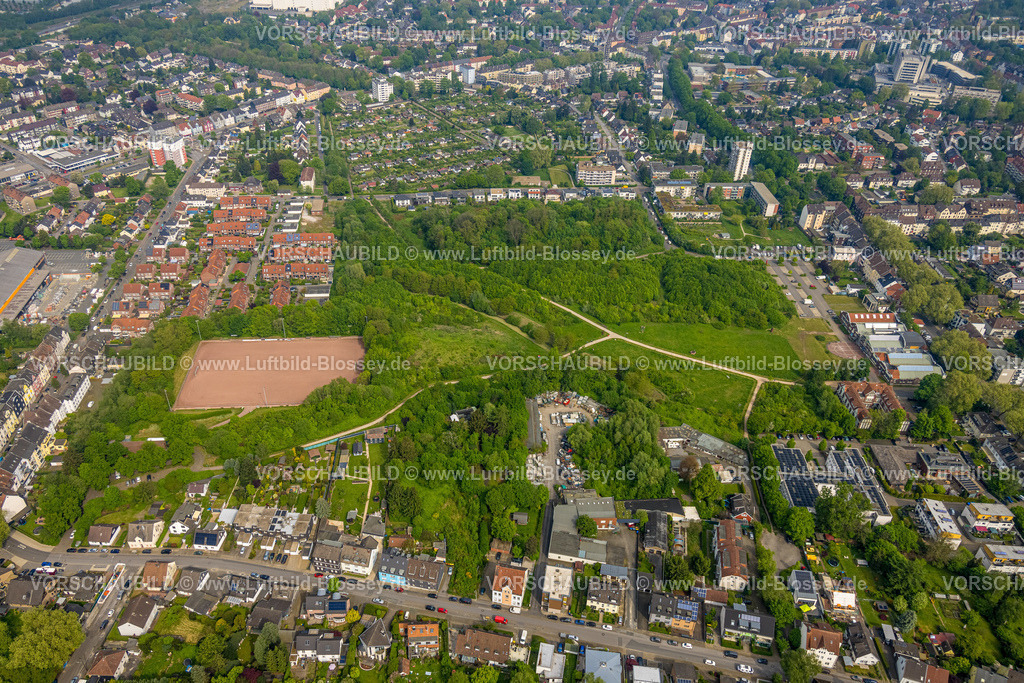 Herne240500346 | Luftbild, Flottmann-Hallen am Skulpturenpark Flottmann, Wohngebiet Victor-Halstrick-Straße, Sportplatz SC Herne 70, KGV KleingärtnerVerein Herne Süd e.V., 
Herne-Süd, Herne, Ruhrgebiet, Nordrhein-Westfalen, Deutschland