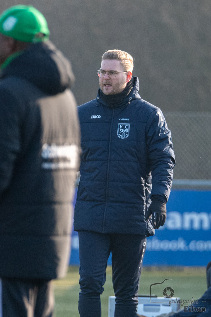 FC Rastede-Hansa Friesoythe | FC Rastede (blau)-Hansa Friesoythe (grün) am 09.02.2025 in Rastede (Sportanlage Kötterswegs), Photo: Philip Eiben 2025 - Realisiert mit Pictrs.com