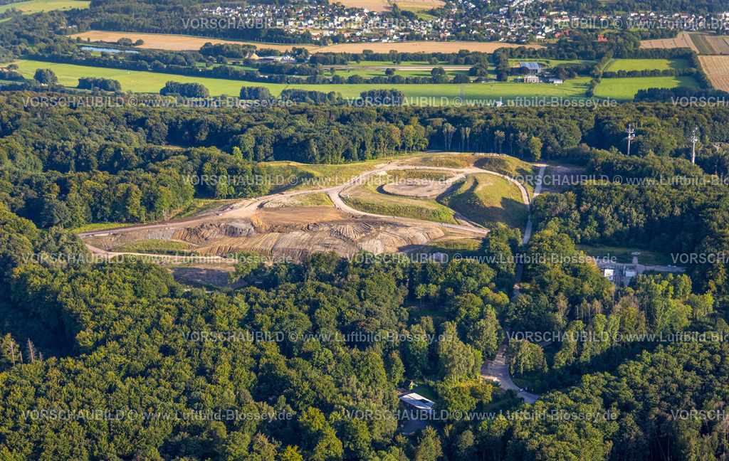 Werl230807079 | Luftbild, Baustelle und Neubau Aussichtsturm im Stadtwald Werl mit Renaturierung, Werl, Werl-Unnaer Börde, Nordrhein-Westfalen, Deutschland