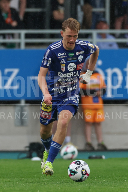 TSV Egger Glas Hartberg vs SK Rapid Wien – Championship Group    | Hartberg, Austria, 19.Apr.26 - SOCCER - ADMIRAL Bundesliga, TSV Egger Glas Hartberg vs SK Rapid Wien. The image shows Benjamin Markus (Hartberg) in rain. 