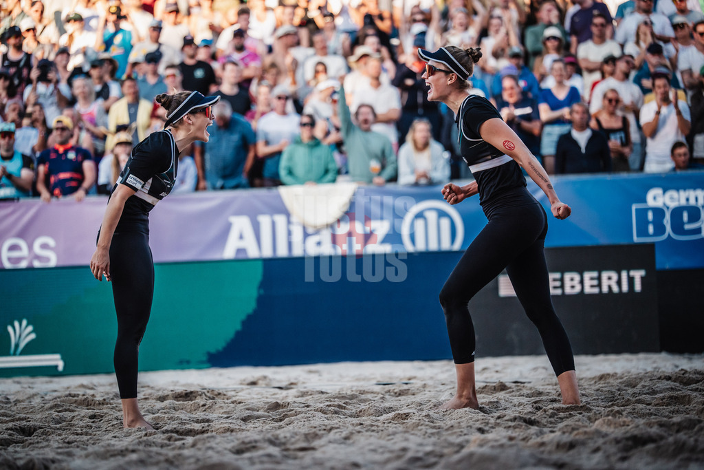 Beachvolleyball | Frauen | Deutsche Meisterschaften 2025 Timmendorfer Strand | 06.09.2025 | v.l. Cinja Tillmann und Svenja Müller jubeln nach dem Sieg