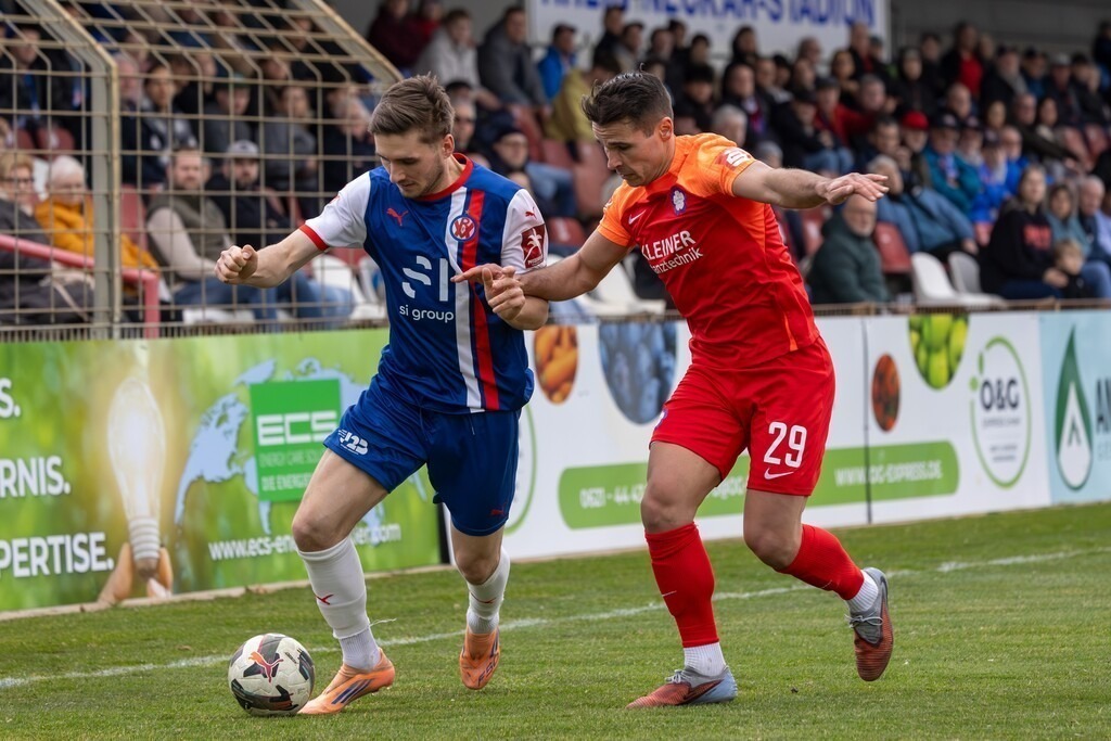 Fußball, Oberliga Baden-Württemberg 2025/26, 21. Spieltag: VfR Mannheim gegen FC Nöttingen | Fußball, Oberliga Baden-Württemberg 2025/26, 21. Spieltag: VfR Mannheim gegen FC Nöttingen***Am Ball: Pasqual Pander (18, VfR Mannheim) - Realisiert mit Pictrs.com