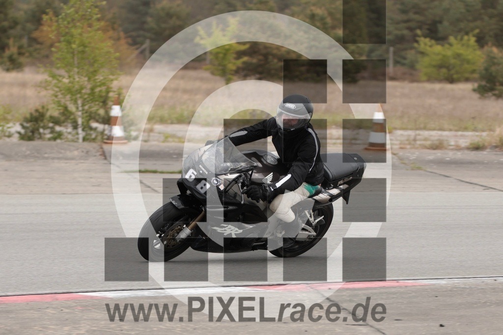 0068-20250510_11827 | Schöne Erinnerungen an spannende Momente - das festzuhalten ist unser Job. PIXELrace.de ist seit 2003 auf den Rennstrecken Europas unterwegs um die Action draußen beim Fahren und die wunderbare Stimmung imm Fahrerlager für euch einzufangen.