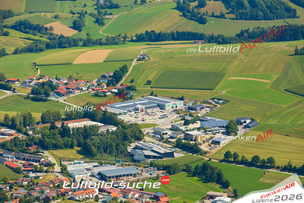 Luftaufnahme von Waldkirchen - Die Luftaufnahme wurde 2025 vom UL-Flugzeug heraus erstellt ( keine Drohne ) - Hochauflösende Luftaufnahme - für professionelle Ausdrucke geeignet. Die Geschenkidee !Mit Lizenz und Bildrechte bestellbar