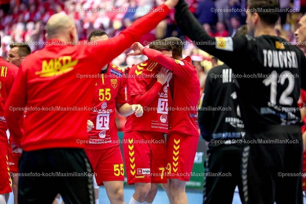 EHF18012601118 | 18.01.2026, Handball, Men's EHF EURO 2026, Portugal - Nordmazedonien, Jyske Bank Boxen in Herning, Dänemark, Preliminary Round:  Martin Serafimov (North Macedonia #77)  reagiert nach dem 29:29 Unentschieden
