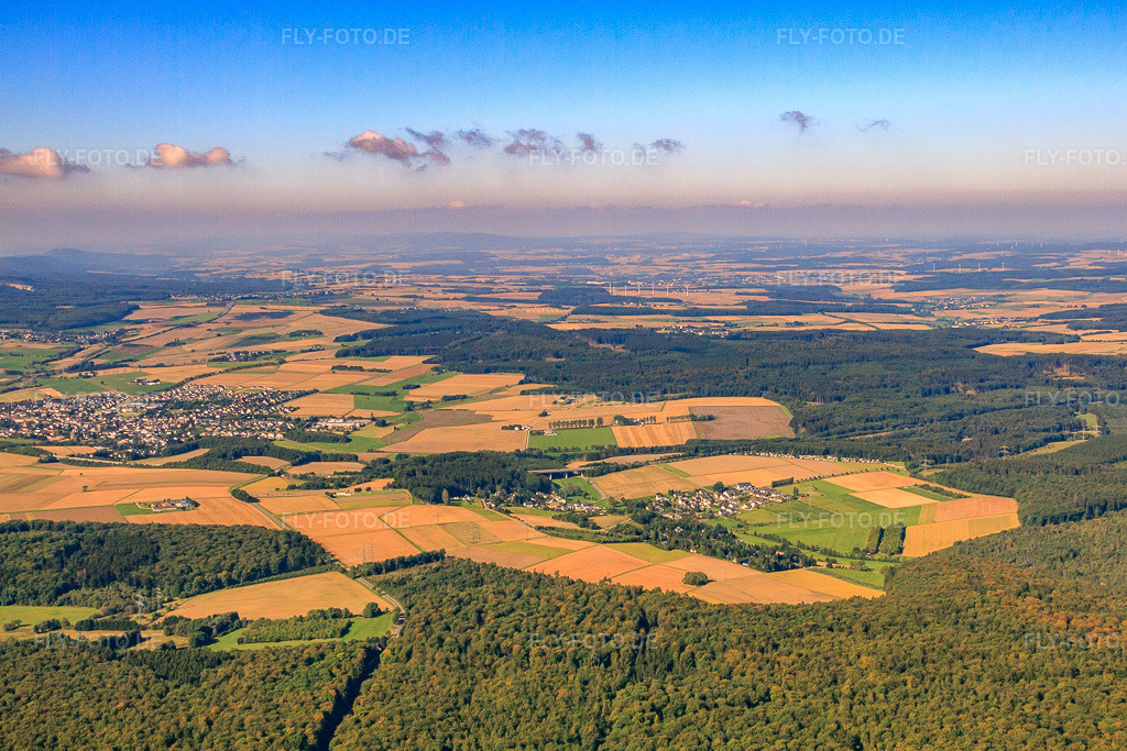 Luftbild: Dorfansicht aus Nordosten in Erbach im Bundesland Rheinland-Pfalz in Deutschland.Foto: IMG_44501.jpg vom 20.08.2011 durch Werner Riehm/FLY-FOTO.deAuflösung des Originals: 4653 x 3102 px