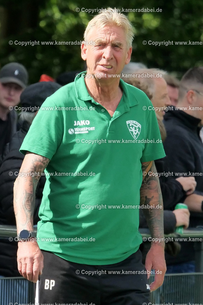 Fußball : Bezirksliga : TV Voerde - FC Sterkrade 72 | Fußball : Bezirksliga : TV Voerde - FC Sterkrade 72 am 25.05.2025 in Voerde - Realisiert mit Pictrs.com