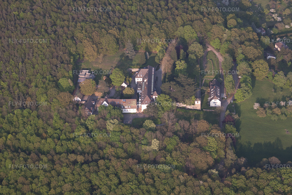 Aerial view: View of the town in Gœrsdorf in the state Bas-Rhin, France.Photo: IMG_56828.jpg taken on 05/05/2013 by Werner Riehm/FLY-FOTO.comResolution of the original: 4752 x 3168 px