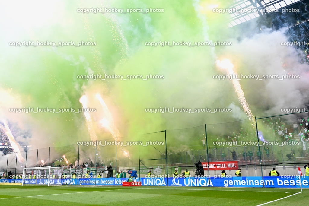 SK Puntigamer Sturm vs. SK Rapid Wien Siegerehrung, Impressionen | SK Rapid Wien Fans, Bengalen, SK Puntigamer Sturm vs. SK Rapid Wien Siegerehrung, Impressionen, SK Puntigamer Sturm vs. SK Rapid Wien Siegerehrung, Impressionen am 01.05.2024 in Klagenfurt (Wörthersee Stadion ), Austria, (Photo by Bernd Stefan)