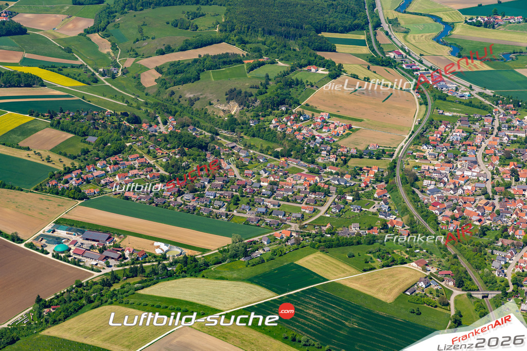 Die Luftaufnahme Ebermergen - Harburg wurde 2021 mittels Flugzeug (keine Drohne) erstellt. Hohe Auflösung -für große Poster und Wandbilder geeignet!