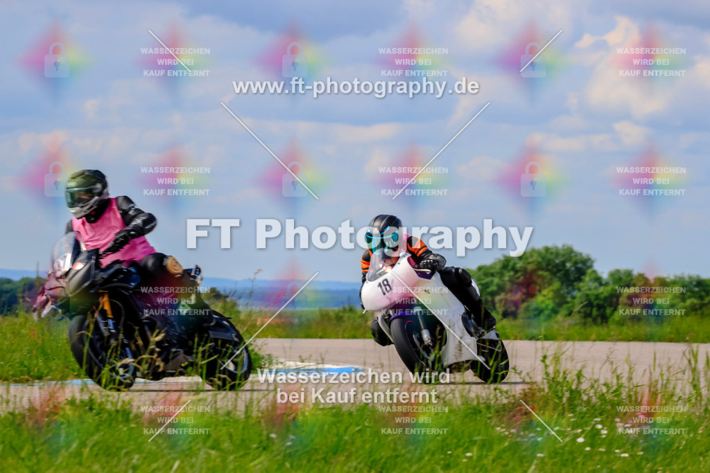 MotoTeam-0769 | Hier findet Ihr Bilder von Touristenfahrten auf der Nürburgring Nordschleife oder von anderen Veranstaltungen die ich besucht habe. Viel Spass beim Durch Schauen 