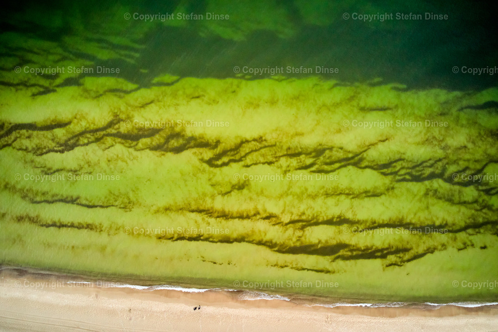 DJI_0029 | Findlinge im Eis, Zeesenboote bei der Traditionsregatta, eine Seebrücke im Sonnenaufgang - mit den Bildern aus dieser Galerie erhalten Sie wunderschöne Aufnahmen über das ganze Jahr. Ein tolles Produkt zum Verschenken, Werben oder zum Träumen vom nächsten - Realisiert mit Pictrs.com