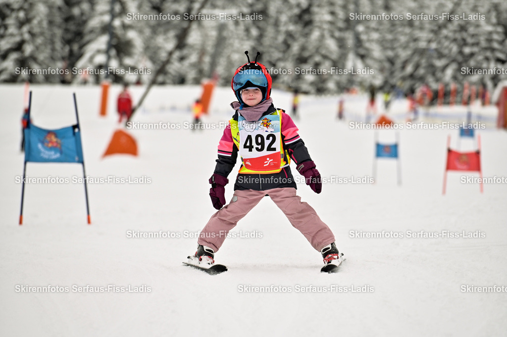 SRF_20.02.2026_0367 | Skirennfotos,Serfaus,Fiss,Ladis,Kinderskirennen,Winter,Tirol,Oberland,skirace,SFL,feelfree,weil wir's genießen,ski,Ski,skifahren,Sonnenplateau, - Realisiert mit Pictrs.com