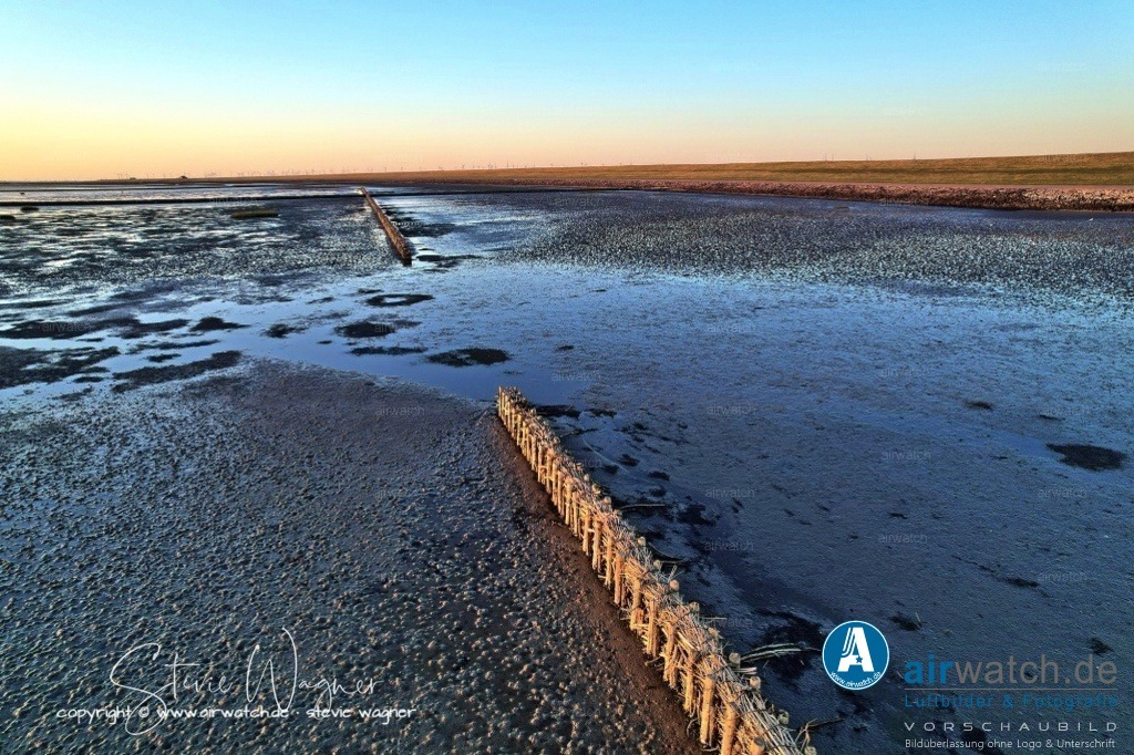Landgewinnung & Küstenschutz in Nordfriesland | Entdecken Sie atemberaubende Luftbilder und Fotografien auf airwatch.de - Tauchen Sie ein in eine Welt voller faszinierender Aufnahmen aus der Vogelperspektive.