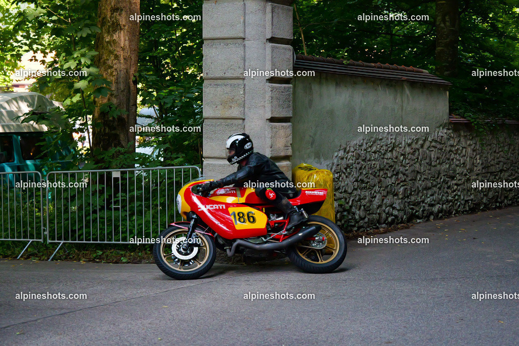 P1015148 | Erleben Sie atemberaubende, hochqualitative Fotos Ihrer Fahrt entlang der malerischen Alpenstraßen. Besuchen Sie alpineshots.com, um professionelle Aufnahmen Ihrer unvergesslichen Reise zu finden und zu kaufen - Realisiert mit Pictrs.com