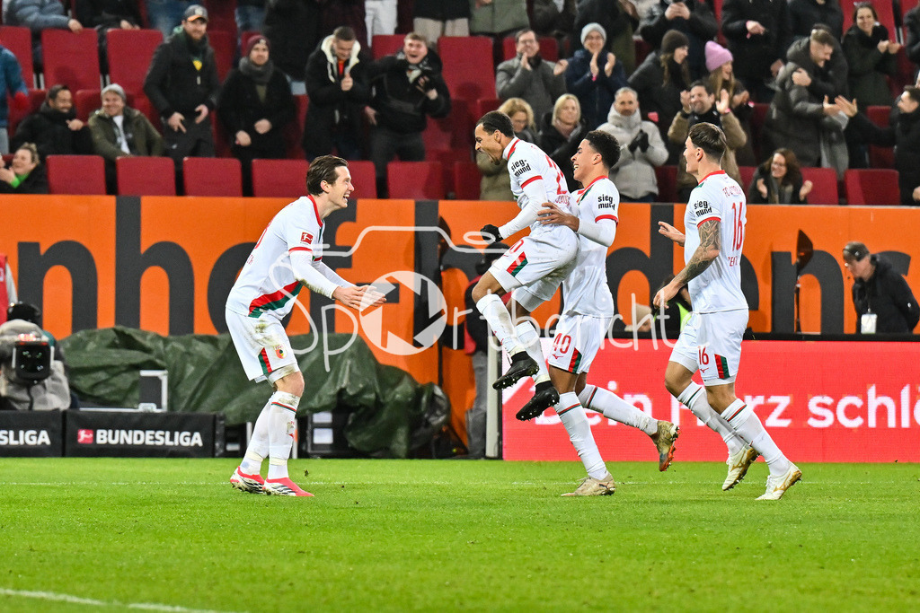 FC Augsburg - 1. FC Union Berlin | AUGSBURG, GERMANY - 15. JANUARY: Jubel der Hausherren nach dem Treffer zum 1-0 druch Alexis Julian CLAUDE-MAURICE (FC Augsburg 20) / Tor / Torschuetze / Freude / Happy während dem Bundesligamatch zwischen dem FC Augsburg und dem 1. FC Union Berlin am 17. Spieltag in der WWK-Arena / DFL REGULATIONS PROHIBIT ANY USE OF PHOTOGRAPHS AS IMAGE SEQUENCES AND/OR QUASI-VIDEO