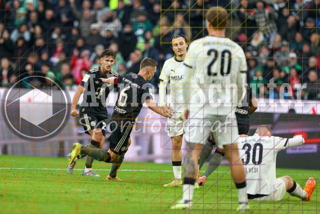 Borussia Mönchengladbach vs FC Bayern München - Bundesliga  | Mönchengladbach, Deutschland, 25.10.25:   Joshua Kimmich (FC Bayern München) Torjubel, jubelt nach seinem Treffer zum 0:1 waehrend des Spiels der Bundesliga zwischen Borussia Mönchengladbach vs FC Bayern München im Stadion im Borussia Park(Foto von Brauer-Fotoagentur / Adrian Schlueter)