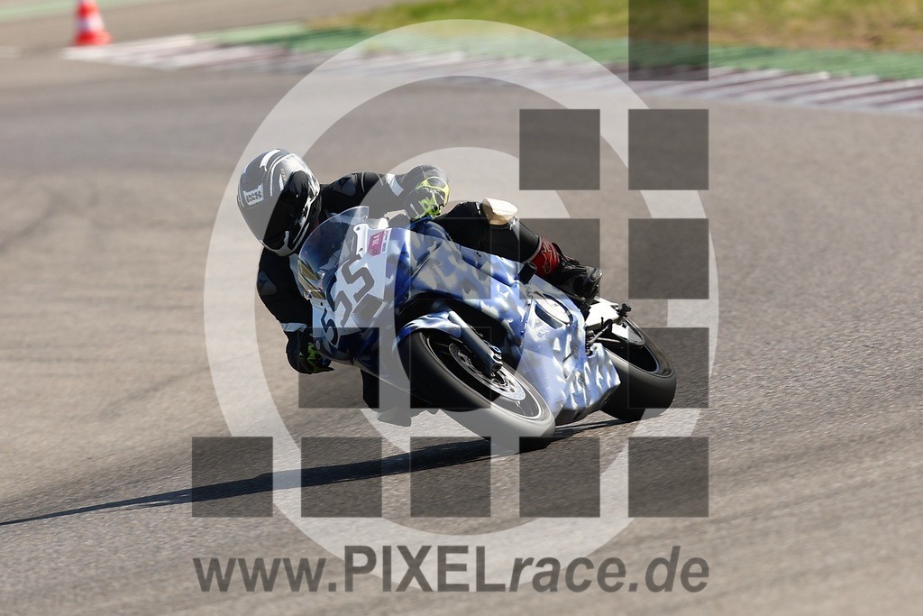 0555-20260426_01002 | Schöne Erinnerungen an spannende Momente - das festzuhalten ist unser Job. PIXELrace.de ist seit 2003 auf den Rennstrecken Europas unterwegs um die Action draußen beim Fahren und die wunderbare Stimmung imm Fahrerlager für euch einzufangen.