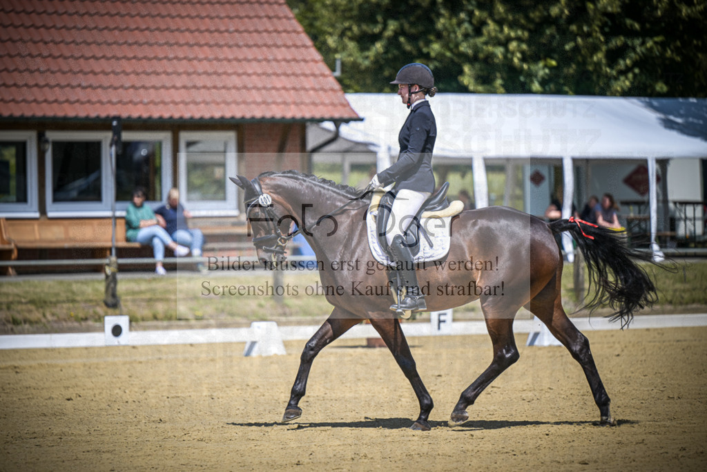 DOS_4215 | Entdecke hochwertige Reitturnierfotos von Foto Oger. Professionell, emotional und authentisch – jetzt Lieblingsmomente im Shop bestellen.Deutschlandweite Turnierfotografie. - Realisiert mit Pictrs.com
