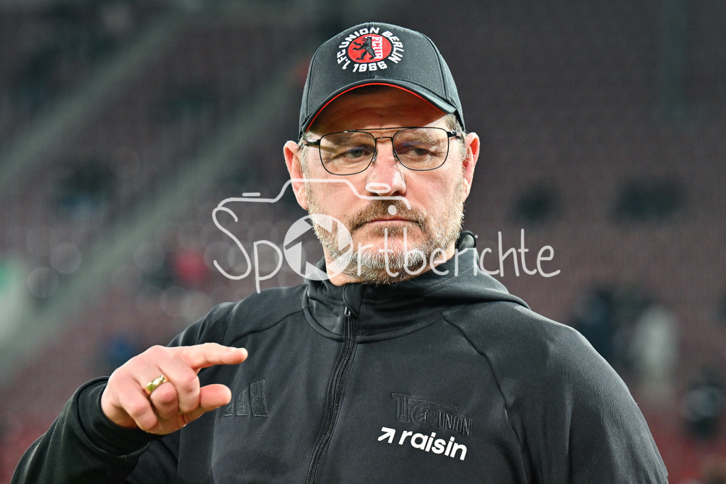 FC Augsburg - 1. FC Union Berlin | AUGSBURG, GERMANY - 15. JANUARY: im Bild Steffen BAUMGART Trainer 1. FC Union Berlin / Einzelfoto / Freisteller vor dem Bundesligamatch zwischen dem FC Augsburg und dem 1. FC Union Berlin am 17. Spieltag in der WWK-Arena / DFL REGULATIONS PROHIBIT ANY USE OF PHOTOGRAPHS AS IMAGE SEQUENCES AND/OR QUASI-VIDEO