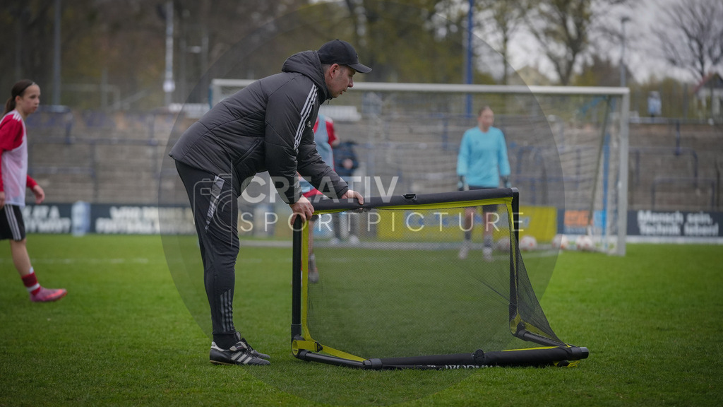Fußball, Nachwuchs, Training, DFB, Demo-Einheit der Trainingsphilosophie Deutschland im Karl-Liebknecht-Stadion Potsdam, | Fußball, Nachwuchs, Training, DFB, Demo-Einheit der Trainingsphilosophie Deutschland im Karl-Liebknecht-Stadion Potsdam, Im Bild: Paul Küchenmeister (FLB) - Realisiert mit Pictrs.com