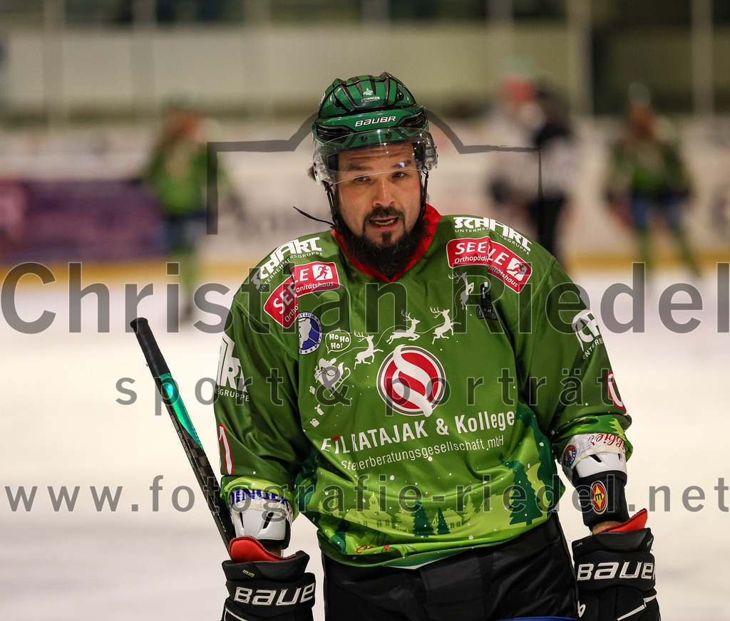 2023-12-26_026_TSV_Erding_gegen_ERV_Schweinfurt | Erding, Deutschland, 26.12.2023:
Eishockey, Bayernliga Vorrunde 2023 / 2024, 20. Spieltag, TSV Erding gegen ERV Schweinfurt, Endergebnis: 9:3

Rudolf Lorenz (Erding Gladiators, #91)

Foto: Christian Riedel / fotografie-riedel.net