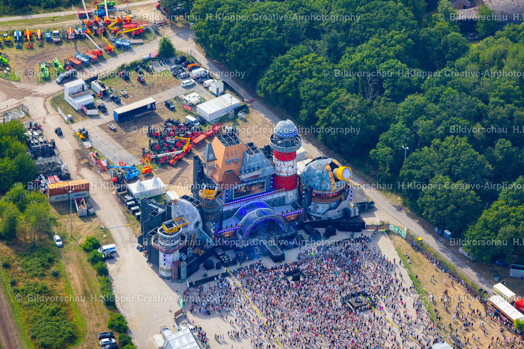 Luftbild Weeze-5271 | Luftaufnahme Gelände des " PAROOKAVILLE - Electronic Music Festival " 2025 in Weeze - Realisiert mit Pictrs.com