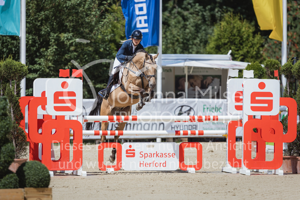 220728_BHO_BronzeTour_L-Stil_1-329 | Deine schönsten Turniermomente als professionelle Fotos! Entdecke hochwertige Pferdesport-Fotografie im Online-Shop. Jetzt Fotos finden & bestellen!